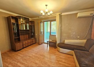 Сдаю в аренду 2-комнатную квартиру, 47 м2, Сочи, улица Ульянова, 107, микрорайон Черемушки