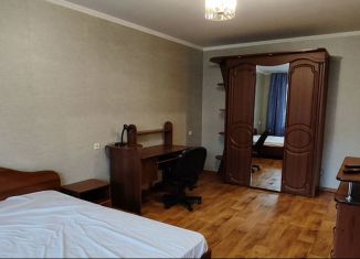 Сдается однокомнатная квартира, 42 м2, Абакан, улица Стофато, 14А