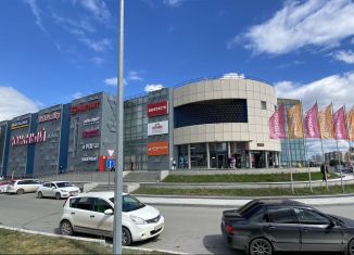 Сдается торговая площадь, 27.7 м2, Тюмень, улица Мельникайте, 137