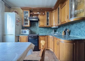 Трехкомнатная квартира в аренду, 76 м2, Республика Башкортостан, улица Бессонова, 31