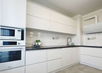 Продается 2-ком. квартира, 61.2 м2, Татарстан, улица Альфии Авзаловой, 15