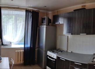 Сдаю в аренду 1-ком. квартиру, 37 м2, Тихвин, 5-й микрорайон, 12