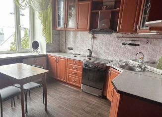 Сдаю в аренду 3-комнатную квартиру, 80 м2, Мурманск, улица Адмирала Флота Лобова, 49/17