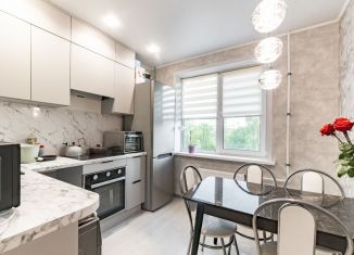 Продам 2-ком. квартиру, 55 м2, Татарстан, улица Академика Лаврентьева, 12