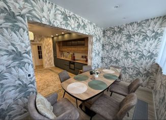 Сдам в аренду 4-комнатную квартиру, 106 м2, Сочи, улица Яна Фабрициуса, 2/9А, микрорайон Яна Фабрициуса