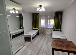 Трехкомнатная квартира в аренду, 63 м2, поселок городского типа Афипский, улица 50 лет Октября, 32