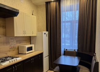 Сдаю 2-ком. квартиру, 56 м2, Ярославль, улица Некрасова, 44Б