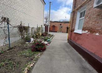 Продам 2-комнатную квартиру, 30 м2, Армавир, улица Чкалова, 35