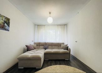 Продается 2-ком. квартира, 54 м2, Тюмень, улица Монтажников, 15