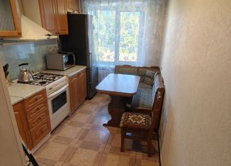 Сдам трехкомнатную квартиру, 64 м2, Кингисепп, улица Воровского, 3