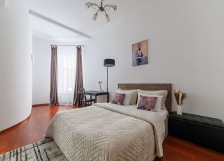 Сдается в аренду двухкомнатная квартира, 88 м2, Санкт-Петербург, набережная реки Мойки, 32