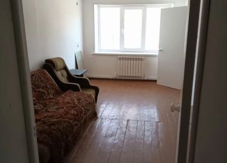 Продается двухкомнатная квартира, 42 м2, Малоярославец, улица Крупской, 11