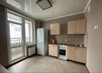 Сдаю однокомнатную квартиру, 38 м2, Тюмень, улица Фармана Салманова, 26