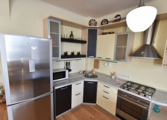 Сдача в аренду двухкомнатной квартиры, 64 м2, Уфа, улица Ветошникова, 131