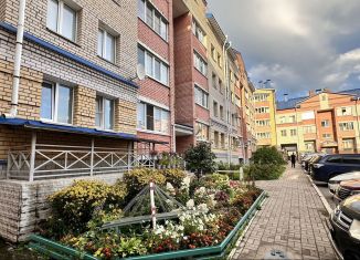 Аренда 4-ком. квартиры, 105 м2, Вологодская область, Ленинградская улица, 24