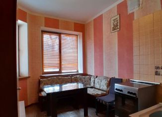 Сдается однокомнатная квартира, 42 м2, посёлок городского типа Загорянский, улица Калинина, 25А