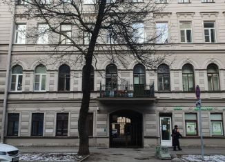 Сдается в аренду 1-ком. квартира, 29 м2, Санкт-Петербург, 11-я линия Васильевского острова, 58