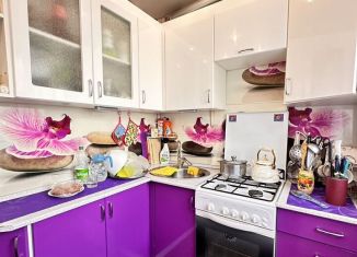 Трехкомнатная квартира на продажу, 57.3 м2, Мелеуз, 32-й микрорайон, 12