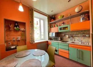 Продается 3-комнатная квартира, 75.5 м2, Мурманск, улица Генерала Журбы, 4