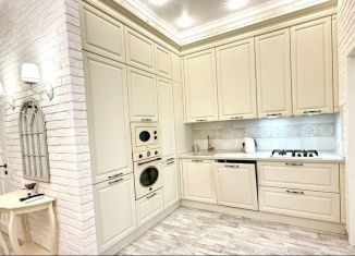 Продаю 2-ком. квартиру, 55 м2, Геленджик, Крымская улица, 22к14