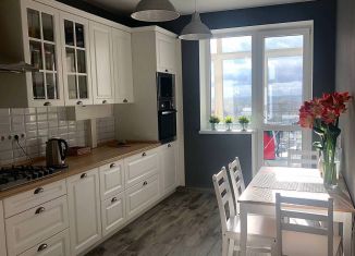 Сдаю в аренду 1-ком. квартиру, 46 м2, Калининград, Шахматная улица, 2В