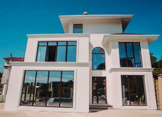 Продаю дом, 255 м2, Сочи, микрорайон Светлана, улица Серафимовича, 15