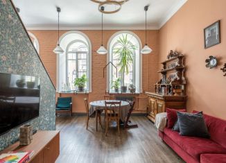 Сдается трехкомнатная квартира, 90 м2, Санкт-Петербург, Социалистическая улица, 11