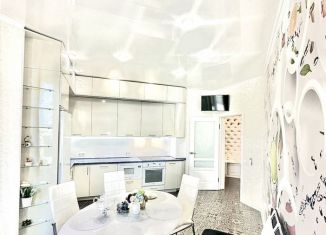 Сдается в аренду 2-комнатная квартира, 70 м2, Краснодар, ЖК Центральный, Октябрьская улица, 181/2