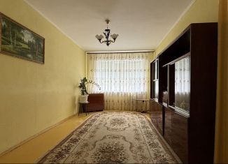 Продаю 3-ком. квартиру, 60 м2, Азнакаево, улица Ямашева, 10