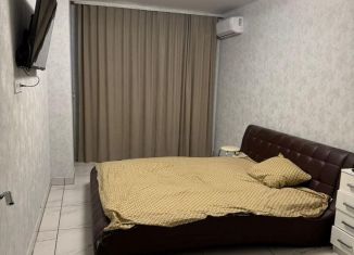 Сдам в аренду 1-комнатную квартиру, 38 м2, Азов, Московская улица, 269