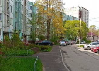 Сдается в аренду 3-комнатная квартира, 74 м2, Луга, проспект Володарского, 36