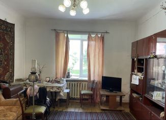 Продажа трехкомнатной квартиры, 80 м2, поселок городского типа Краснобродский, Комсомольская улица, 6