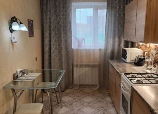Продаю 3-комнатную квартиру, 58 м2, Екатеринбург, улица Новаторов, 14, улица Новаторов