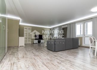 Продается 2-комнатная квартира, 81.6 м2, Омская область, улица Конева, 8