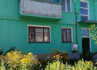 Продается 3-комнатная квартира, 50 м2, поселок городского типа Зуя, Парковая улица, 8