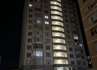 Продается 2-комнатная квартира, 86 м2, Махачкала, улица Надира Абилова, 20В