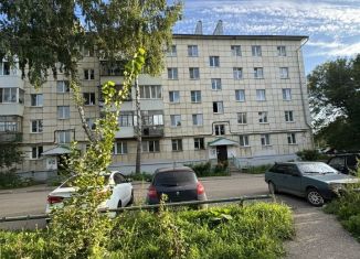 Продается трехкомнатная квартира, 59.6 м2, Октябрьский, 35-й микрорайон, 4