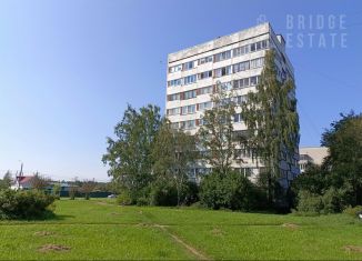 Продам 3-ком. квартиру, 52 м2, Петергоф, Озерковая улица, 33