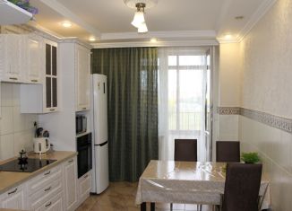 Продается 3-комнатная квартира, 105 м2, Красноярск, улица Петра Ломако