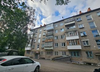 Продам двухкомнатную квартиру, 41.3 м2, Свердловская область, улица Луначарского, 111