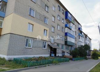 Продам 2-ком. квартиру, 41 м2, село Саловка, Советская улица, 2