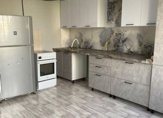 Сдается трехкомнатная квартира, 98 м2, Тюмень, Широтная улица, 118