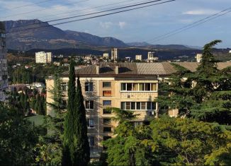 Продаю двухкомнатную квартиру, 47.7 м2, Алушта, Октябрьская улица, 29