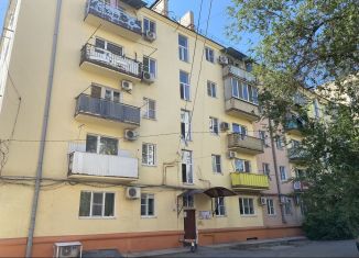 Продам 2-ком. квартиру, 45 м2, Астрахань, улица Богдана Хмельницкого, 10