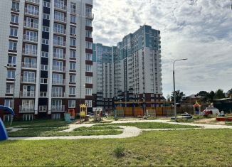 Продается трехкомнатная квартира, 81.5 м2, Смоленск, улица Александра Степанова, 12