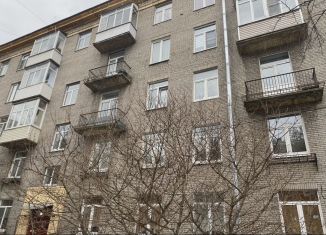 Продается 3-ком. квартира, 81 м2, Санкт-Петербург, улица Новостроек, 9, метро Ленинский проспект