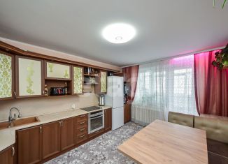 Продам 3-ком. квартиру, 90 м2, Тюмень, Широтная улица, 170к3, ЖК Юбилейный