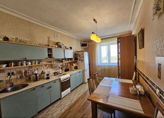 Продаю 3-ком. квартиру, 93 м2, Татарстан, улица Мира, 36