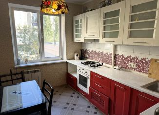 Трехкомнатная квартира в аренду, 58 м2, Саратов, Новоузенская улица, 24/32