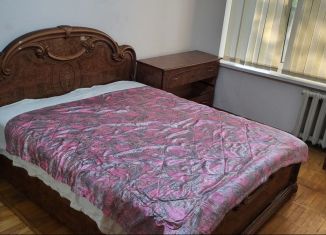 Трехкомнатная квартира в аренду, 80 м2, Нальчик, улица Ашурова, 40